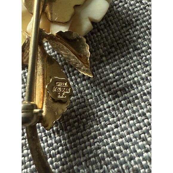 Vintage Carved White Rose Brooch Pin 1/20 12K Gold Filled Artsy Career Cocktail - Picture 5 of 6